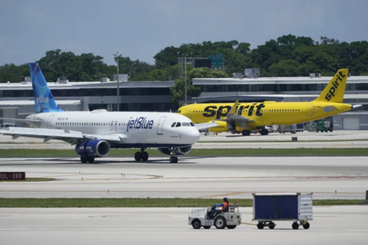 JetBlue strikes a deal to sell Spirit's LaGuardia operation if it succeeds in buying Spirit
