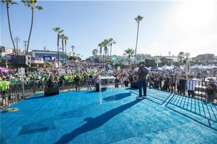 Skechers Celebrates 15 Years of Giving at This Month’s Skechers Pier to Pier Friendship Walk for Kids