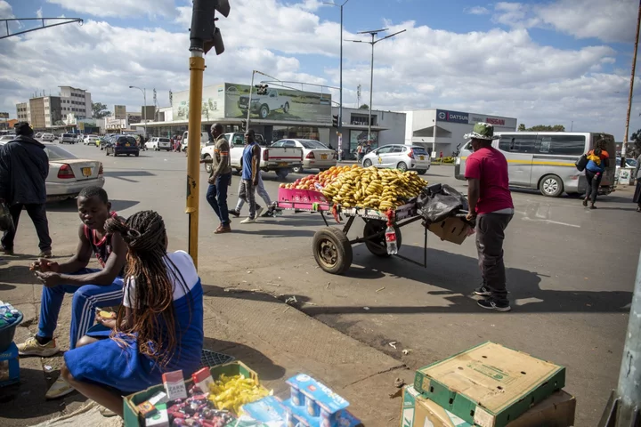 Zimbabwe Central Bank Owes Over $4 Billion for Food, Fuel