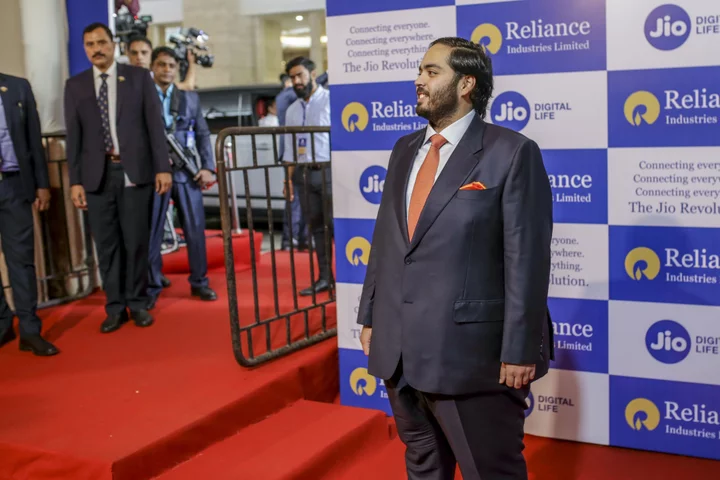 Ambani’s Youngest Son, Anant, Faces Proxy Firms’ Pushback on Board Seat