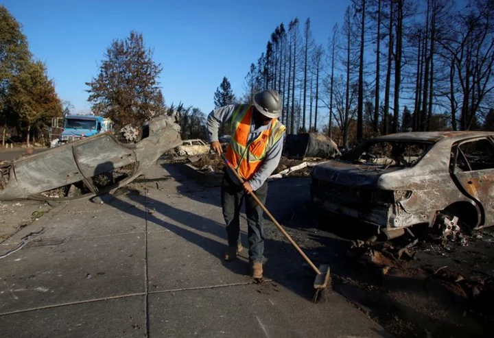U.S. appeals court questions delay in PG&E shareholder case