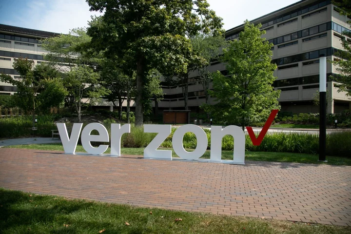 Google Reduced Revenue Share Payments to Verizon, Executive Says