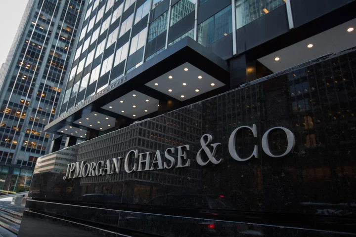 JPMorgan Fights Epstein Victim’s Bid for Class-Action Status