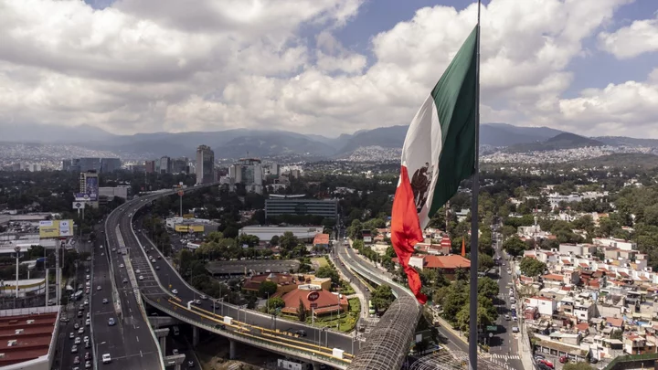 Mexico Fintech Battle Escalates With Account Yield Ramp-Up