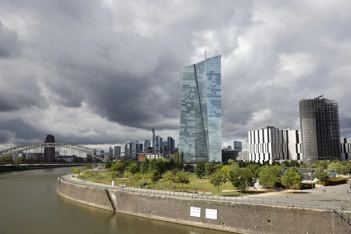 ECB Policymakers Attack Euro Area’s Big-Spending Governments