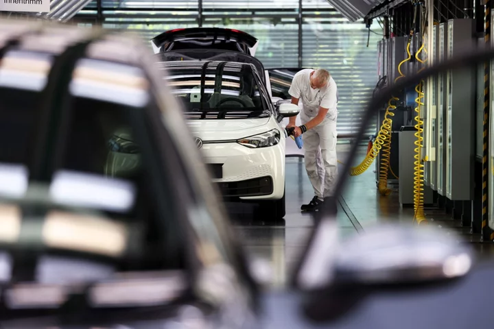 VW to Stop Car Production at Dresden Plant, Automobilwoche Says