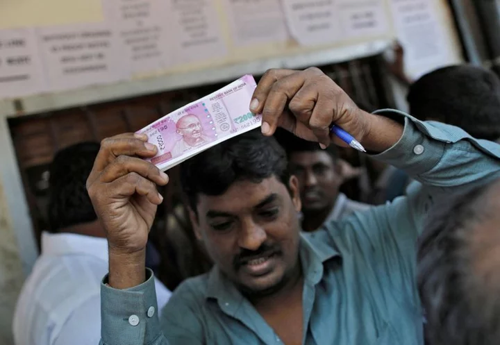 Indian rupee poised to weaken after central bank pulls 2,000-rupee notes