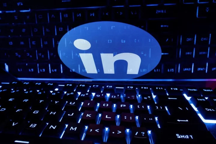 LinkedIn hits 1 billion members, adds AI features for job seekers
