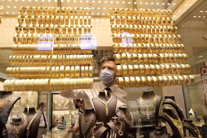 Analysts trim gold outlook in absence of fresh spur: Reuters poll
