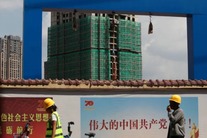 Chinese property giant Country Garden extends losses on debt worries