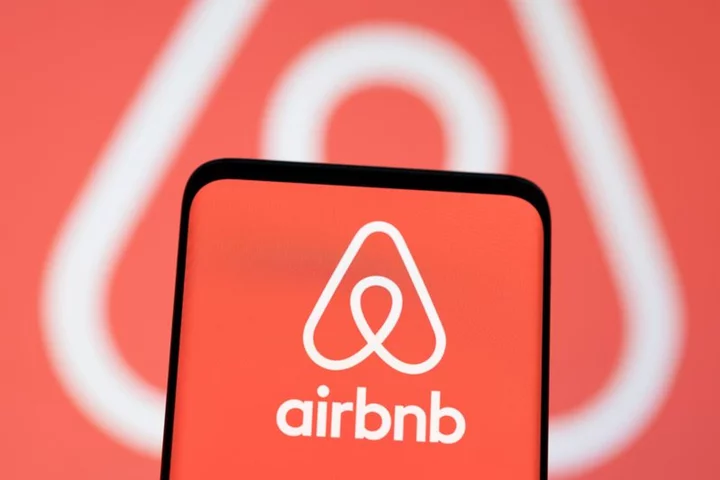 Airbnb forecasts slower bookings in Q2, shares fall