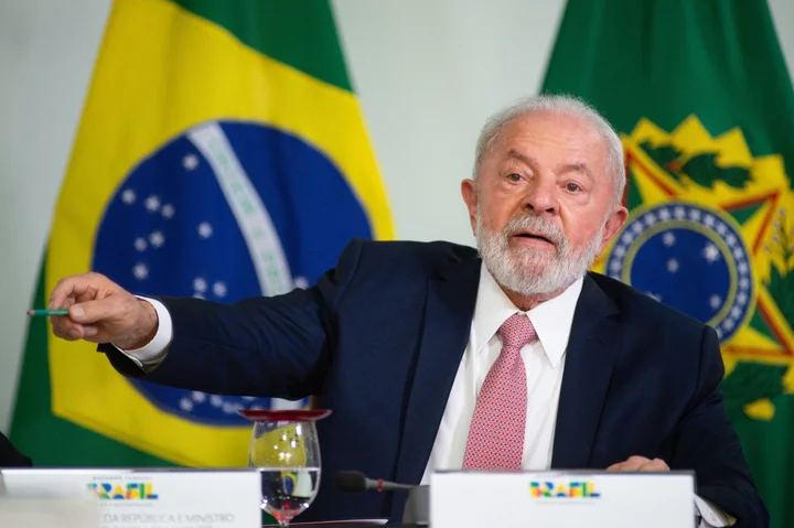 Brazil’s Lula Undergoes Successful Hip Surgery and Is Recovering in a Hospital