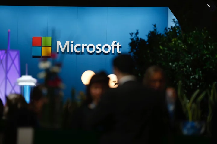 Microsoft Freezes Salaries to Navigate Economic Uncertainty
