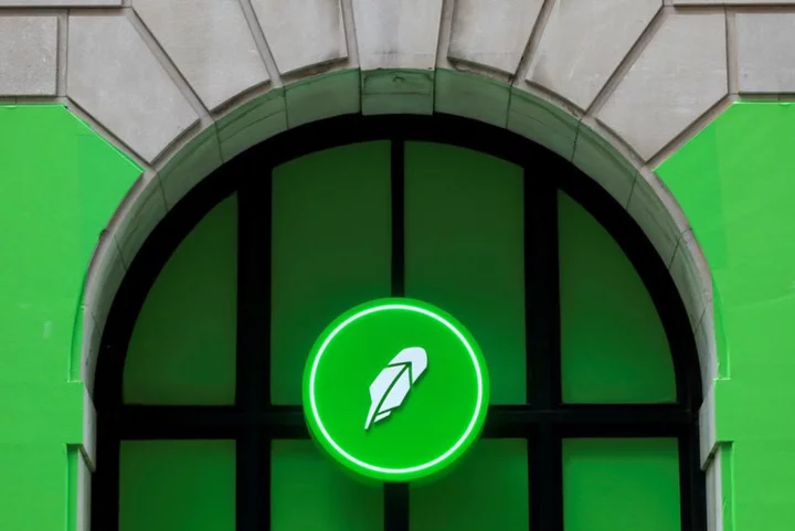 Robinhood revenue surges as higher rates bolster interest income