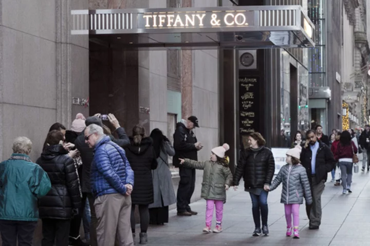 Fire breaks out in basement of New York City's iconic Tiffany store