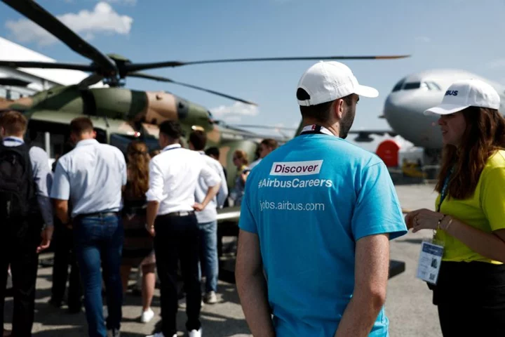 Desperately seeking staff: Paris Airshow lets jobless in for free