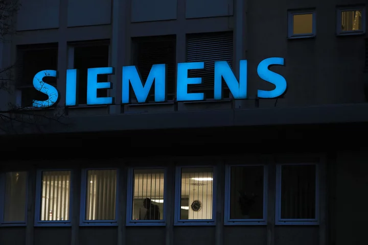 Siemens to Make €2 Billion Investment to Boost High-Tech Plants