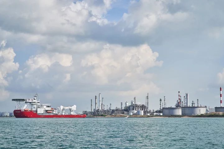 Sinopec Said to Eye Shell’s Historic Singapore Oil Refinery