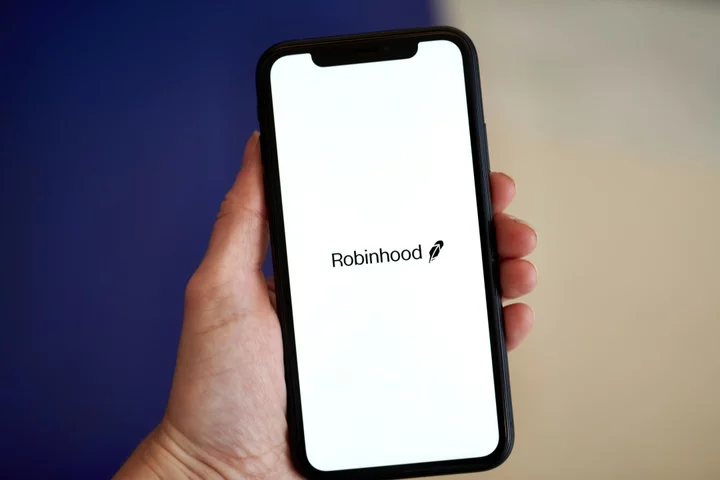 Robinhood Shares Fall on Revenue Miss After Crypto Volumes Tumble