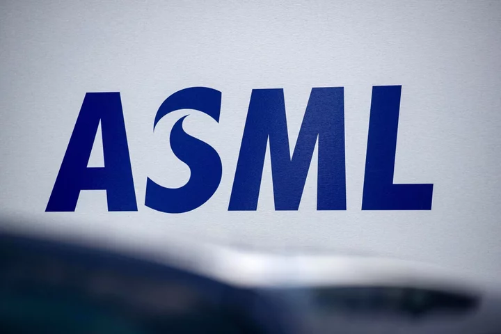 ASML Plans to Name New CEO as Current Heads Retire in 2024