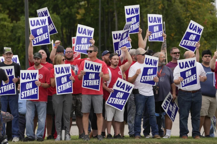 Autoworkers to wrap up voting on contract with General Motors Thursday in a race too close to call