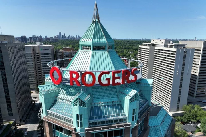 Canada's Rogers to sell $2.2 billion in bonds to repay debt
