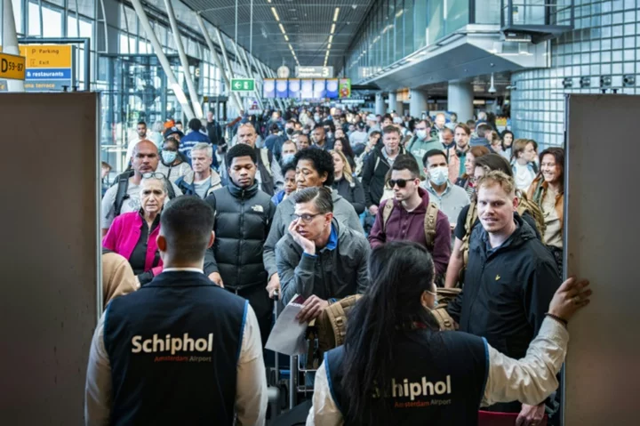Netherlands shelves plan to cut Schiphol flights
