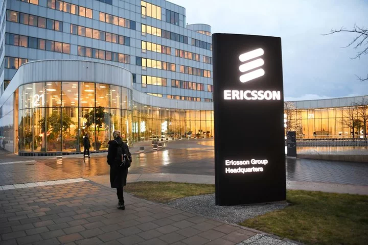 Ericsson shares volatile after results, $2.9 billion charge