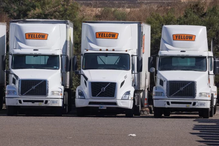 Trucking firm Yellow extends bankruptcy loan negotiations until next week