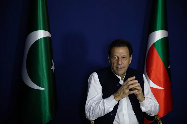 Imran Khan’s Top Leaders Quit in Key Area Before Pakistan Polls