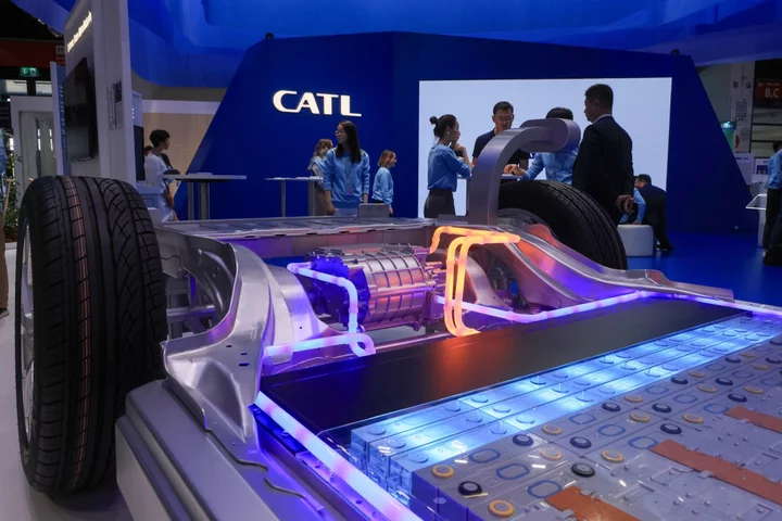 Chinese EV Battery Maker CATL Said to Explore Hong Kong Listing