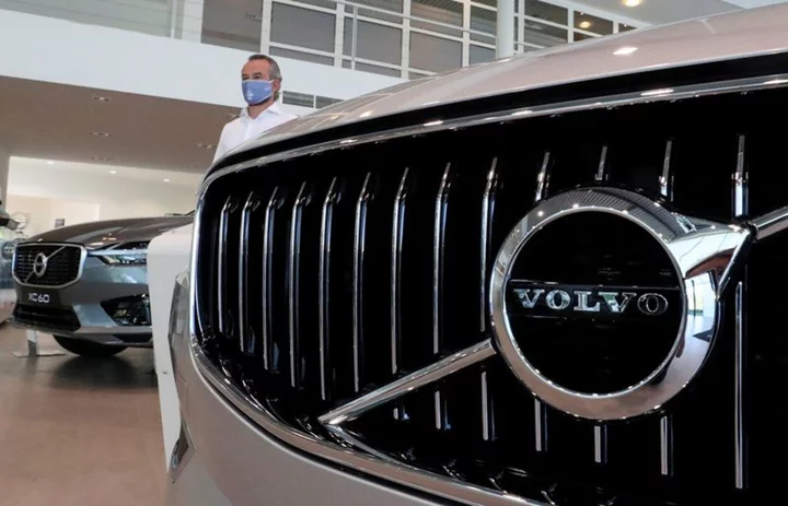 Volvo Cars' Q2 operating profit halves