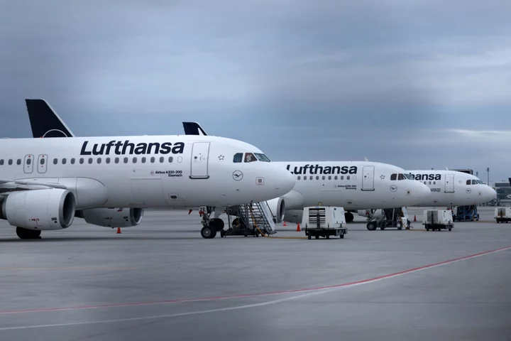 Ryanair Wins EU Court Fight Over Pandemic Aid for Lufthansa, SAS