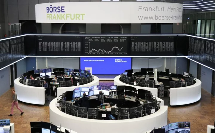European shares start higher as Italian banks, Siemens Energy rally
