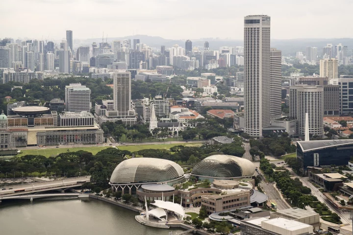 Singapore GDP Grows Faster than Expected Even as New Risks Loom