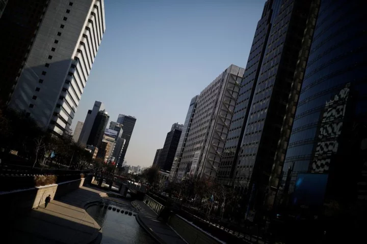 South Korea's economic growth beats estimates, backing rate pause