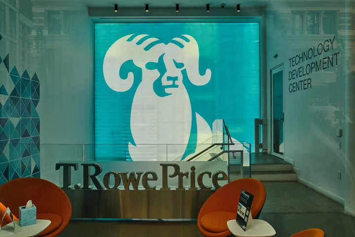 T. Rowe Warns Clients Will Withdraw More Than $26 Billion in Quarter