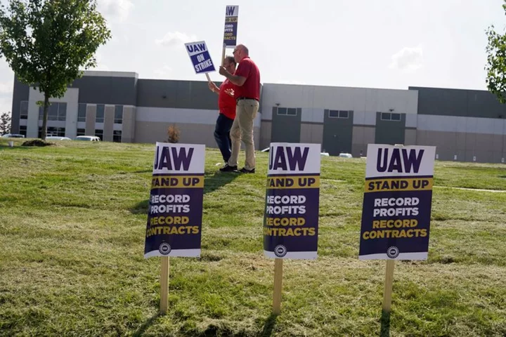 UAW says 64% of workers vote to ratify Detroit Three contracts