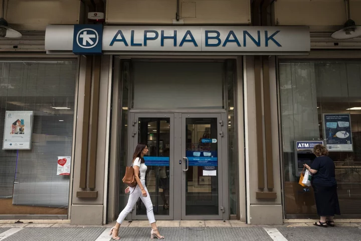 Greece to Sell Alpha Bank Stake to UniCredit