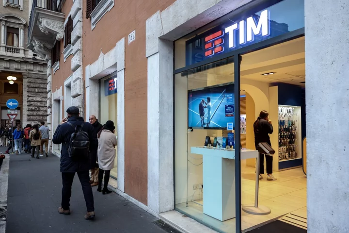 Italy Rebuffs Alternative Telecom Italia Plan, Sticks to KKR