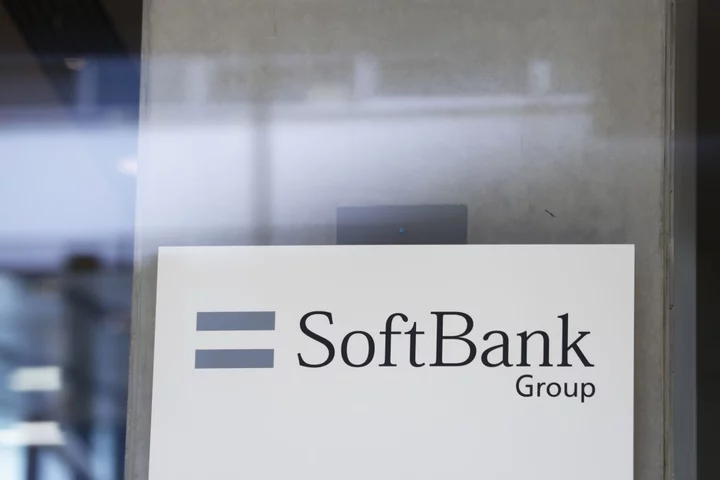SoftBank’s Shares Slip as Excitement Around Arm’s IPO Fades