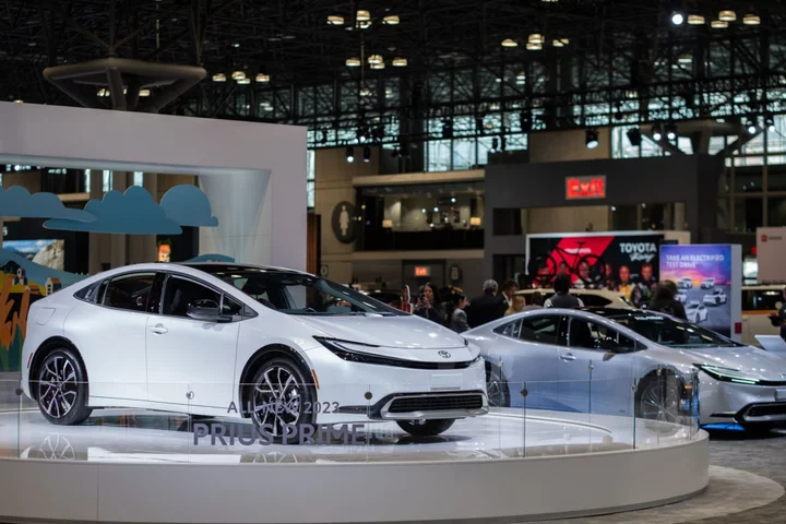 Toyota Taps US ESG Bond Market to Fund Electric-Car Push