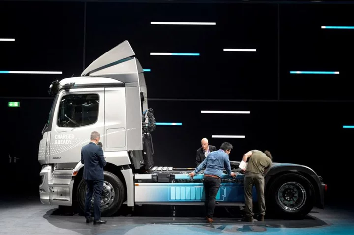Daimler Truck targets above 12% adjusted returns by 2030