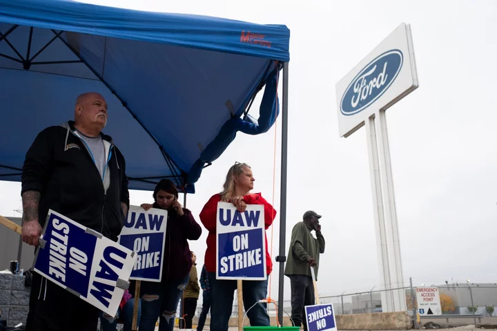 Automakers Raise Wage Offers to 23%, UAW Now Demands More