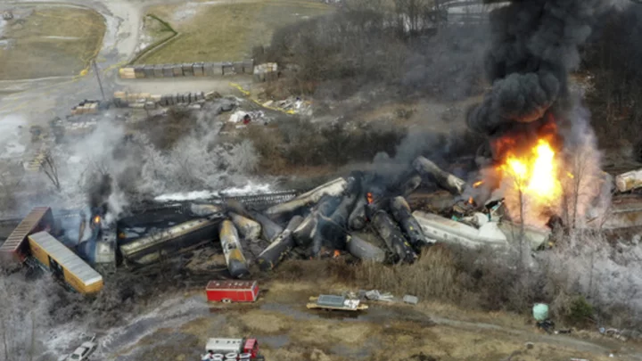 New rule would make all railroads alert first responders within 10 miles of derailed train cargo