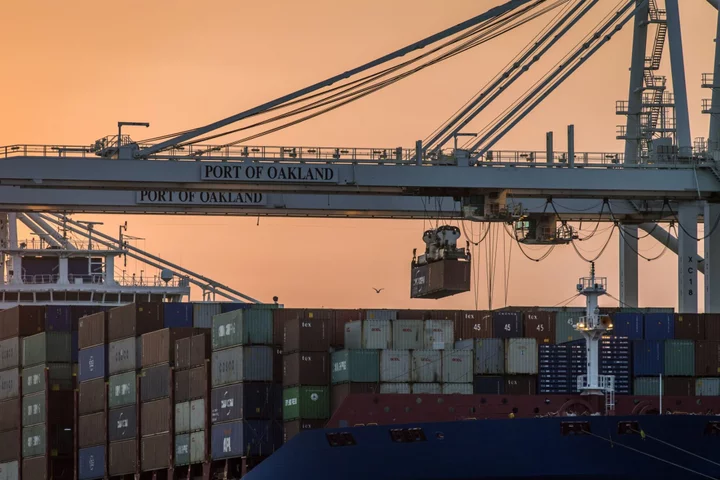 US West Coast Port Employers, Union Announce Tentative Deal