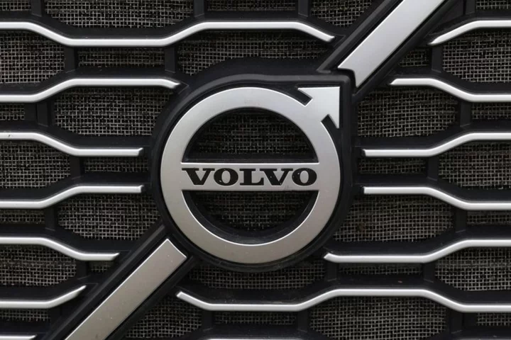 Volvo Cars delays EX90 production start