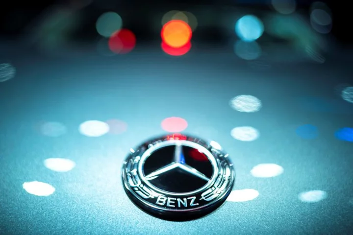 Mercedes sales rise in Q2 on top-end, electric vehicles