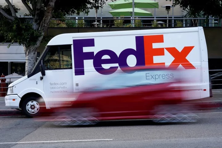 FedEx tightens full-year profit forecast