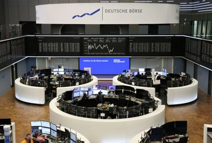 European shares poised for weekly gains on media, retail boost